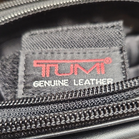 Tumi Black Leather Men's Computer Bag/Brief - Picture 2 of 7